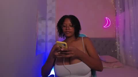 Snapshot of ebony_colombian chatting on 01.17.25 Andrea online show from 01.17.25