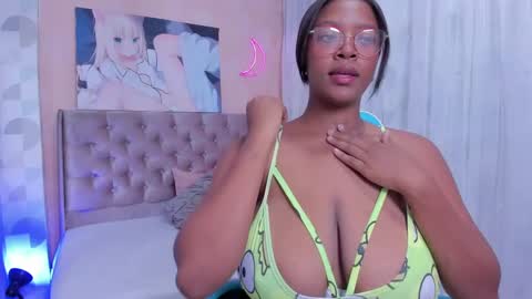 Snapshot of ebony_colombian chatting on 03.11.25 Andrea online show from 03.11.25