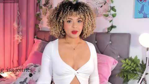 Snapshot of ebony_curly2 chatting on 02.25.26 isa online show from 02.25.26