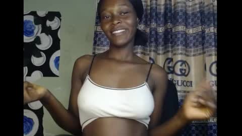 Snapshot of ebony_dark_melaninqueen chatting on 09.12.25 vicky online show from 09.12.25