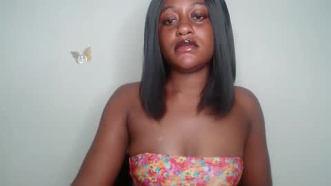 Snapshot of ebony_fatass chatting on 10.05.25 Ella online show from 10.05.25