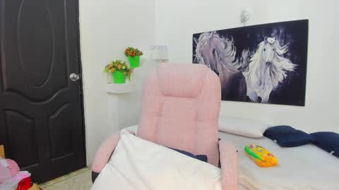 Snapshot of ebony_katterin chatting on 12.25.24 ebony_katterin online show from 12.25.24