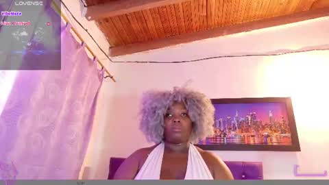 Snapshot of ebony_neighbormoans chatting on 06.15.26 LINA online show from 06.15.26