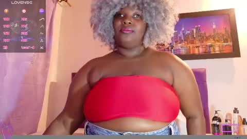 Snapshot of ebony_neighbormoans chatting on 06.19.26 LINA online show from 06.19.26