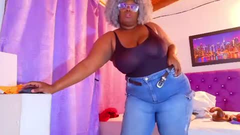 Snapshot of ebony_neighbormoans chatting on 06.24.26 LINA online show from 06.24.26