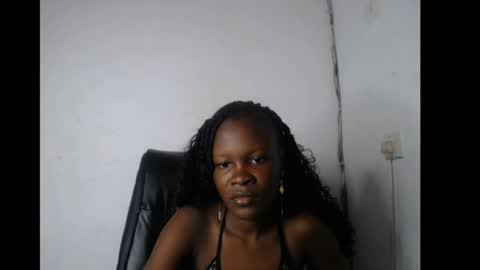 Snapshot of ebony_petitegirl chatting on 04.05.26 Lilly online show from 04.05.26