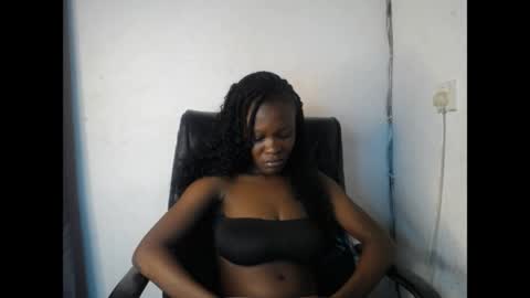 Snapshot of ebony_petitegirl chatting on 04.13.26 Lilly online show from 04.13.26