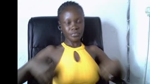 Snapshot of ebony_petitegirl chatting on 04.20.26 Lilly online show from 04.20.26