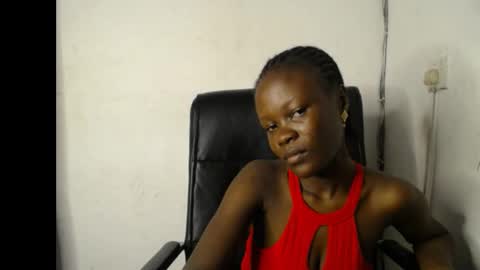 Snapshot of ebony_petitegirl chatting on 04.22.26 Lilly online show from 04.22.26