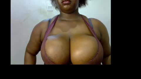 Snapshot of ebony_plumx12 chatting on 05.20.26 Prisy online show from 05.20.26