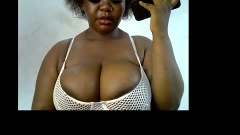 Snapshot of ebony_plumx12 chatting on 05.21.26 Prisy online show from 05.21.26