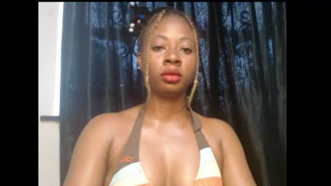 Snapshot of ebony_queenx chatting on 06.16.26 Queen online show from 06.16.26
