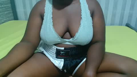 Snapshot of ebony_sabrina chatting on 12.14.25 Sabrina online show from 12.14.25