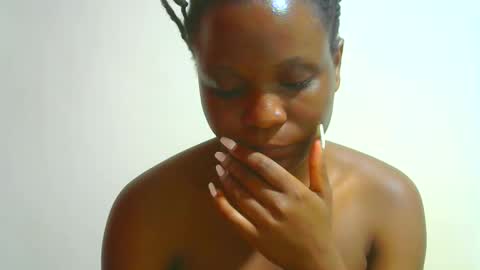 Snapshot of ebony_shan_ chatting on 10.26.25 Shanny online show from 10.26.25