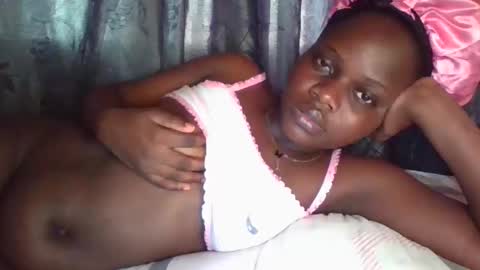 Snapshot of ebony_tasha chatting on 02.05.26 tasha online show from 02.05.26