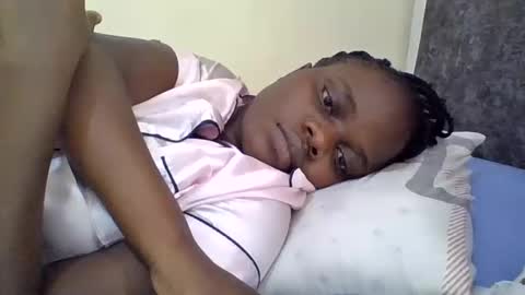 Snapshot of ebony_tasha chatting on 05.29.26 tasha online show from 05.29.26