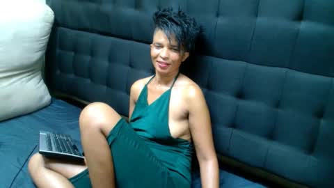 Snapshot of ebonyblazexxx chatting on 12.14.25 EBONYBLAZEXXX online show from 12.14.25