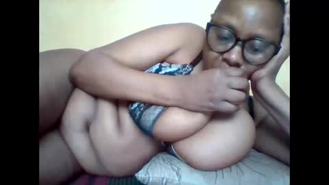 Snapshot of ebonybussy chatting on 02.02.26 MAMITO online show from 02.02.26