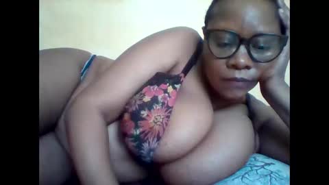 Snapshot of ebonybussy chatting on 05.01.26 MAMITO online show from 05.01.26