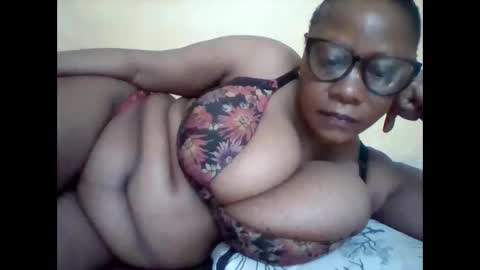 Snapshot of ebonybussy chatting on 05.29.26 MAMITO online show from 05.29.26