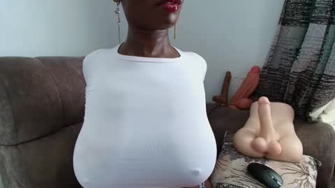 Snapshot of ebonycandymelani chatting on 02.13.26 Ebony Melanie online show from 02.13.26