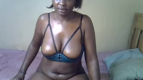 Snapshot of ebonyfatale chatting on 06.11.26 ebonyfatale online show from 06.11.26