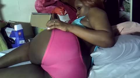 Snapshot of ebonykiki chatting on 06.18.26 ebonykiki online show from 06.18.26