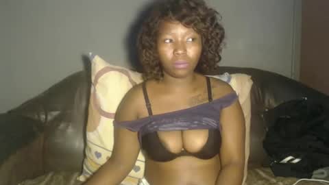 Snapshot of ebonymilf1 chatting on 09.26.25 Tee online show from 09.26.25
