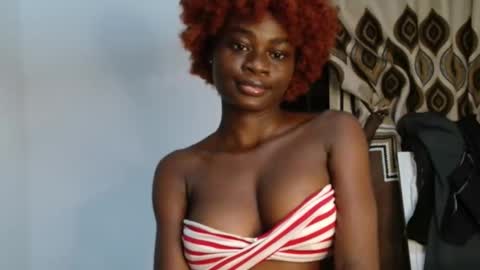 Snapshot of ebonypetiti chatting on 03.25.26 queen online show from 03.25.26