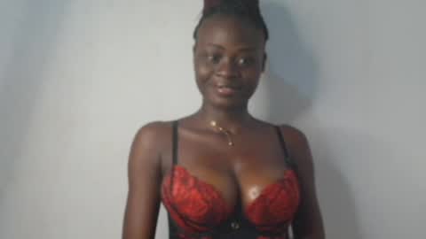 Snapshot of ebonypetiti chatting on 05.07.26 queen online show from 05.07.26