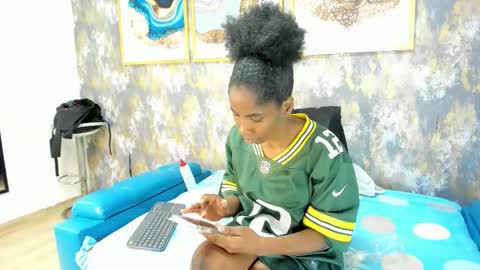 Snapshot of ebonyprolapse chatting on 12.03.25 Ebony Prolapse online show from 12.03.25