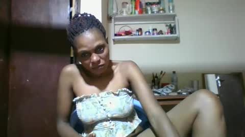 Snapshot of ebonyqueen4 chatting on 05.06.26 JACKLINE online show from 05.06.26