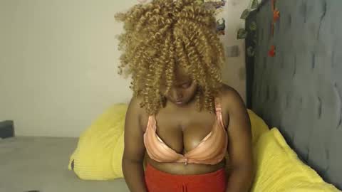 Snapshot of ebonyshiks chatting on 10.21.25 ebonyshiks online show from 10.21.25