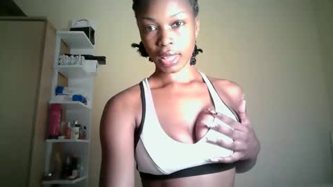 Snapshot of ebonytanqueen chatting on 04.28.26 ebonytanqueen online show from 04.28.26