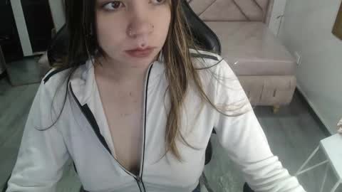 Snapshot of eco_deluna_v chatting on 02.27.26 Hi Stream 800am to 200pm online show from 02.27.26