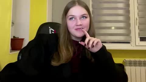 Snapshot of edahucks chatting on 02.20.26 Mia online show from 02.20.26