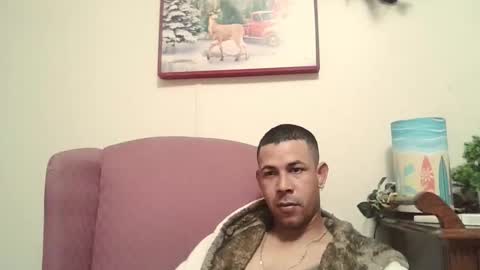 eddgarzay08 online show from 04.17.26