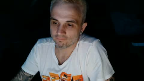 Snapshot of eddy2293 chatting on 08.04.26 Hey222 online show from 08.04.26