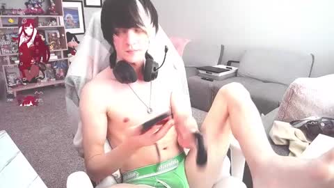 Snapshot of edgetwink chatting on 12.29.24 EdgeTwink online show from 12.29.24