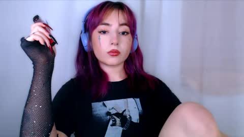 Snapshot of ediefris chatting on 05.09.26 fickle demon made of clumps of matter online show from 05.09.26