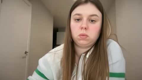 Snapshot of edina77 chatting on 04.10.26 Edina online show from 04.10.26