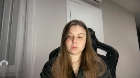 Snapshot of edina77 chatting on 04.16.26 Edina online show from 04.16.26