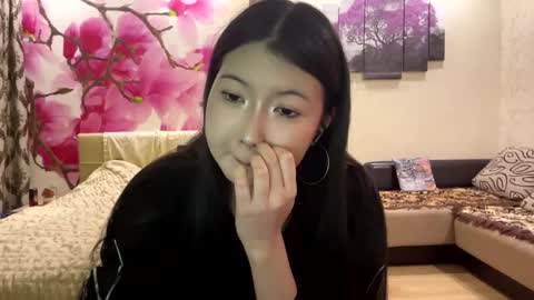 Snapshot of edinabluett chatting on 04.29.26 Eri online show from 04.29.26
