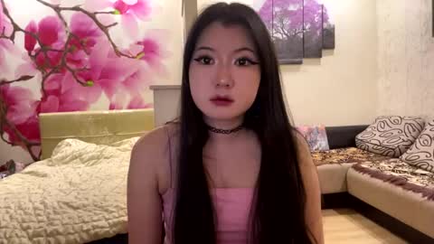 Snapshot of edinabluett chatting on 05.04.26 Eri online show from 05.04.26
