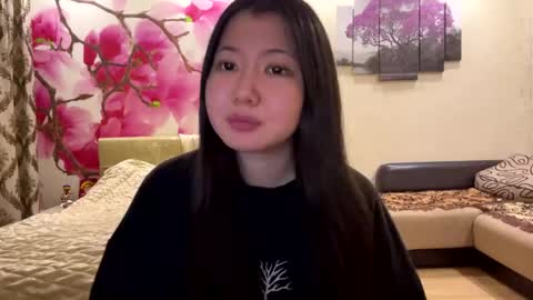 Snapshot of edinabluett chatting on 05.17.26 Eri online show from 05.17.26