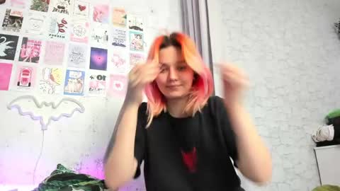 Snapshot of edna_dana chatting on 12.20.24 Edna online show from 12.20.24