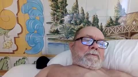 Snapshot of edwalters chatting on 05.10.26 Eddie online show from 05.10.26