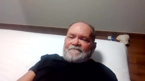 Snapshot of edwalters chatting on 05.18.26 Eddie online show from 05.18.26