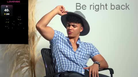 Snapshot of edward__clarck chatting on 02.25.25 EDWARD CLARCK online show from 02.25.25