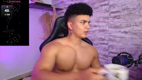 Snapshot of edward__clarck chatting on 10.04.25 EDWARD CLARCK online show from 10.04.25